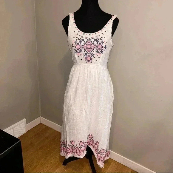 Holding Horses Dress - Picture 2 of 9